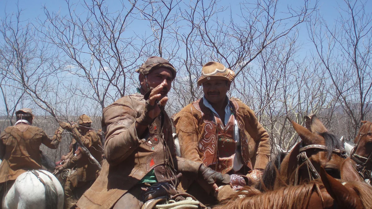 Vaqueiros em posição de guarda na Caatinga foto João Monteiro Neto